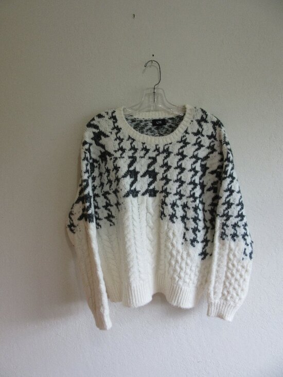 LINE Sweaters - LINE Black & White Houndstooth Pattern L Pullover Long Sleeve Sweater